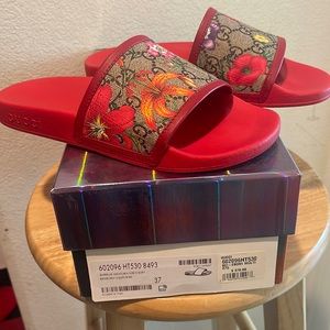 Red woman gucci slides